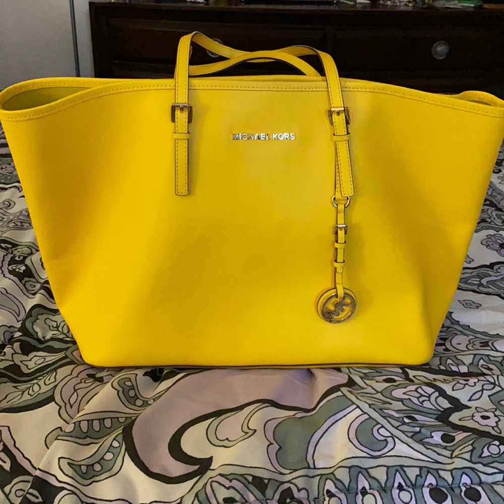 Michael Kors Medium Jet Set Tote